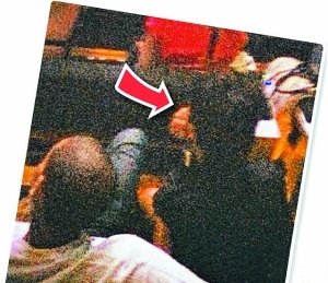 蕾哈娜(箭头处)与克里斯?布朗上周三被偷拍到同赴杰斯演唱会