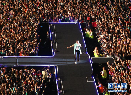 韩国8万观众现场观看《江南Style》演唱会
