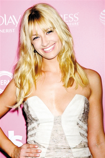 <em>破产姐妹</em> 全球最红女招待_<em>音乐</em>频道_凤凰网