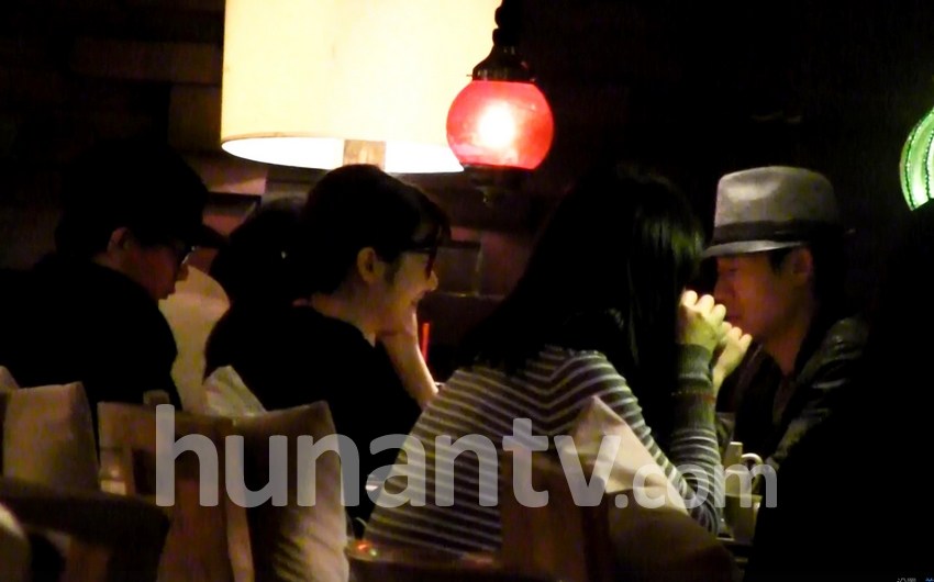 刘谦与小十岁富家千金恋情曝光 深夜同回公寓