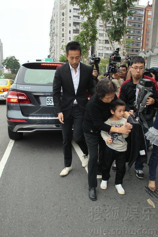 汪小菲两孝顺女婿到场,亲家张兰与徐妈妈一同亮相,阿雅,makiyo,陈建州