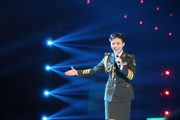 《同一首歌》走进上饶万年 陈思思戎装亮相引