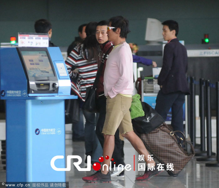 齐秦烧伤后身体愈发强壮 大冬天穿<em>短裤</em>似穿越