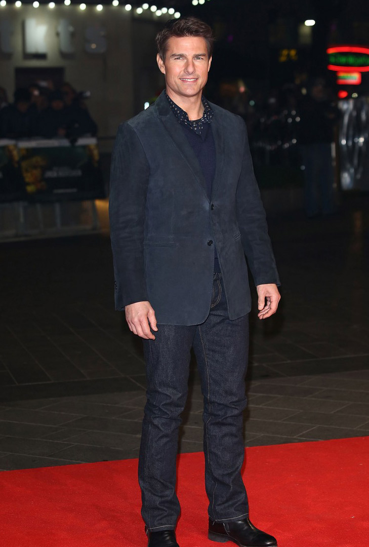 阿汤哥《烈探狙击》与粉丝互动 罗莎曼德秀美