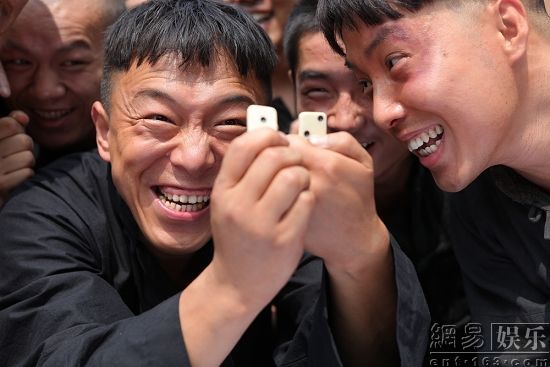 　　黄渤 民兵葛二蛋