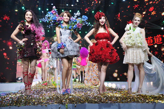 袁姗姗偕“笑傲”剧组亮相晚会_音乐频道_凤凰网