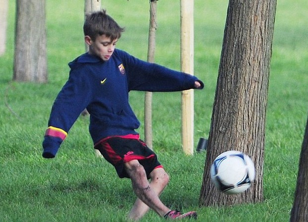 和儿子踢足球的感受