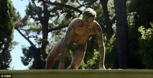 贝克汉姆为hm拍摄广告 裸半身出水酷似007(