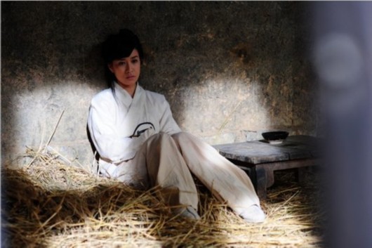 佘诗曼新剧再携手欧阳震华 “办案恋爱两不误”_音乐频道_凤凰网