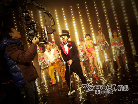 《居家男人》MV将发 面具歌者献荧屏首秀