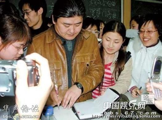 黄磊刘欢何炅明星当老师的课堂照 谁最有范儿