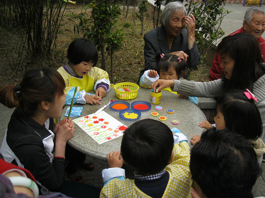 宝山区大场镇举行亲子趣味运动会(图)
