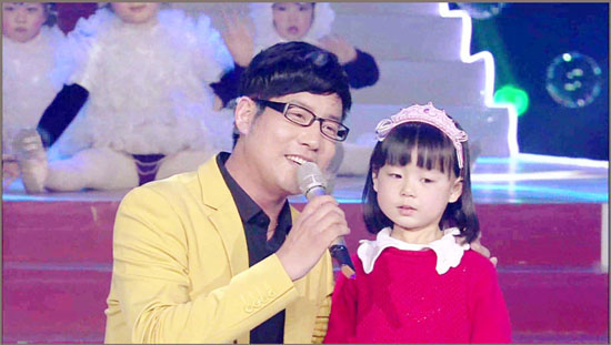 王爱奉一人三声 《吉祥三宝》秒杀王祖蓝(图)