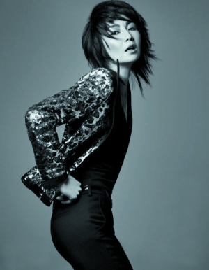张曼玉为《Vogue服饰与美容》拍的写真。