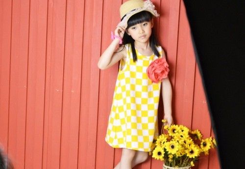 时尚萝莉包晗言受捧 微童星片花全曝光