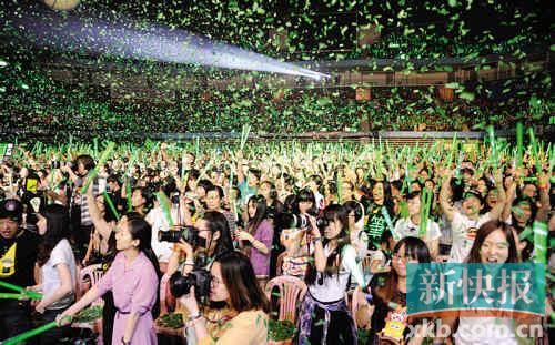 粉丝造绿色海洋