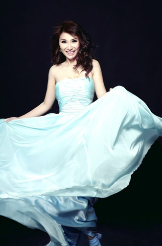 高维那推消夏写真 "爱情苦肉计"变身"清凉神曲"