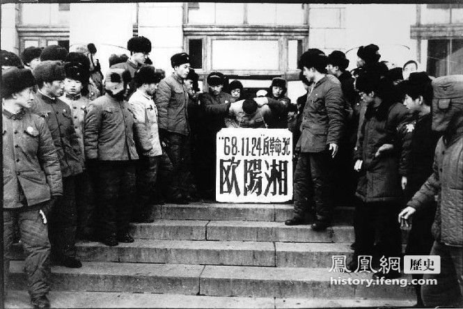 文革批斗现场:破手套塞嘴不让他喊毛主席万岁_频道_凤凰网