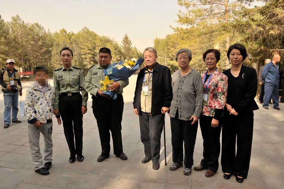 毛新宇与叔父李实(毛远新)纪念陈潭秋等烈士_频道_凤凰网