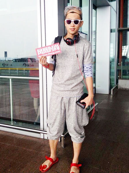 魏晨出发照潮装解析