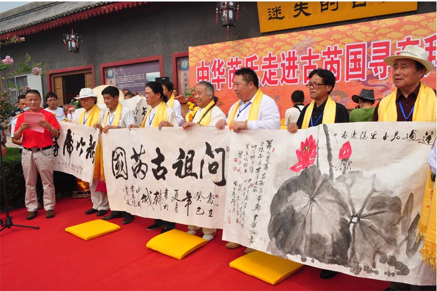 9/10 多个国内知名书画家莅临并以墨宝表达对芮氏