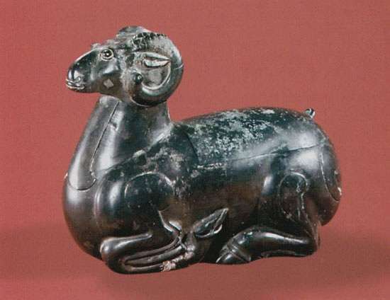 一半盖掀起以移轴为支持,翻在另一半盖之上成为灯盘的灯,又称为轱辘灯