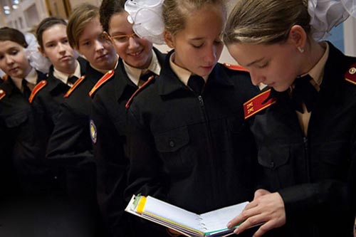 探秘纸醉金迷的俄罗斯女子军校