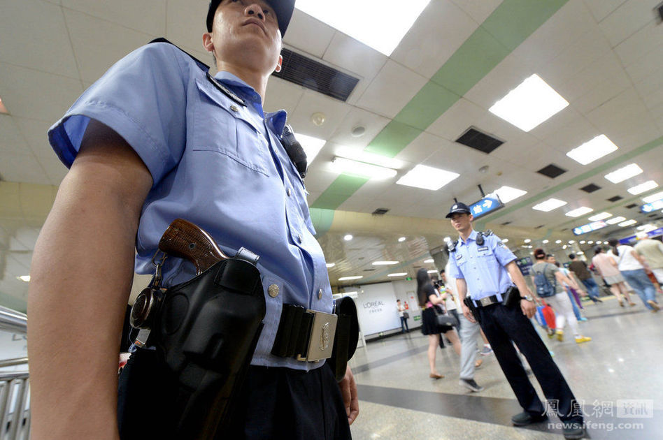 警察出警八大件图片