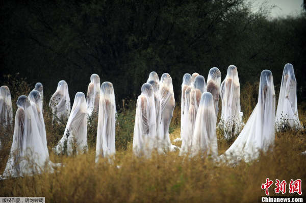 墨西哥志愿者裸体白纱纪念死亡节图