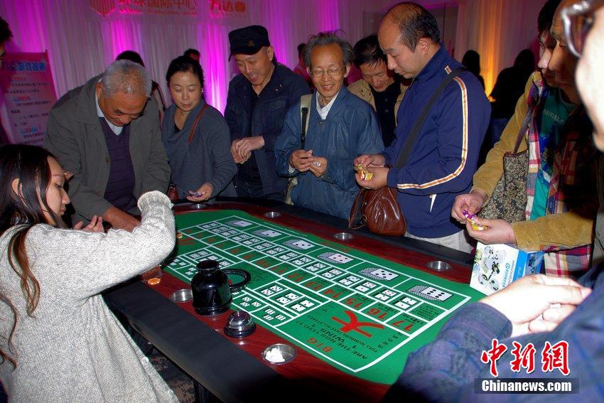 楼盘开业设赌局揽客小孩参与惹争议