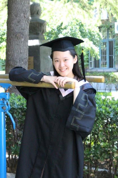 2013中戏校花毕业照走红 白富美争抢卖萌抢镜(组图)