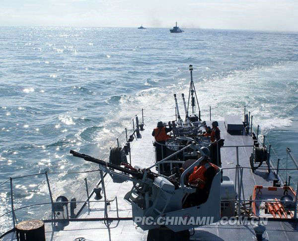 资料图:南海舰队某猎潜艇大队复杂海域练攻防.