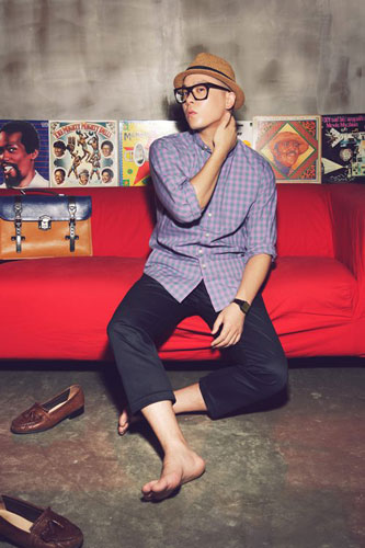 韩国男子组合brown eyed soul成员naul发新碟(图)