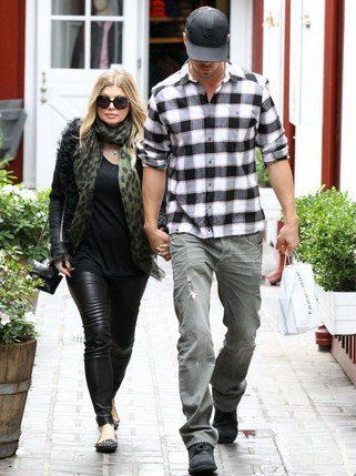 37岁黑眼豆豆主唱菲姬诞一子老公狂喜