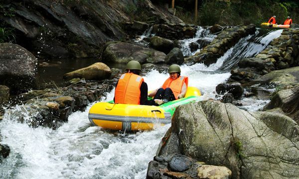 漂流摔断锁骨索赔11万 判决旅行社景区赔六成