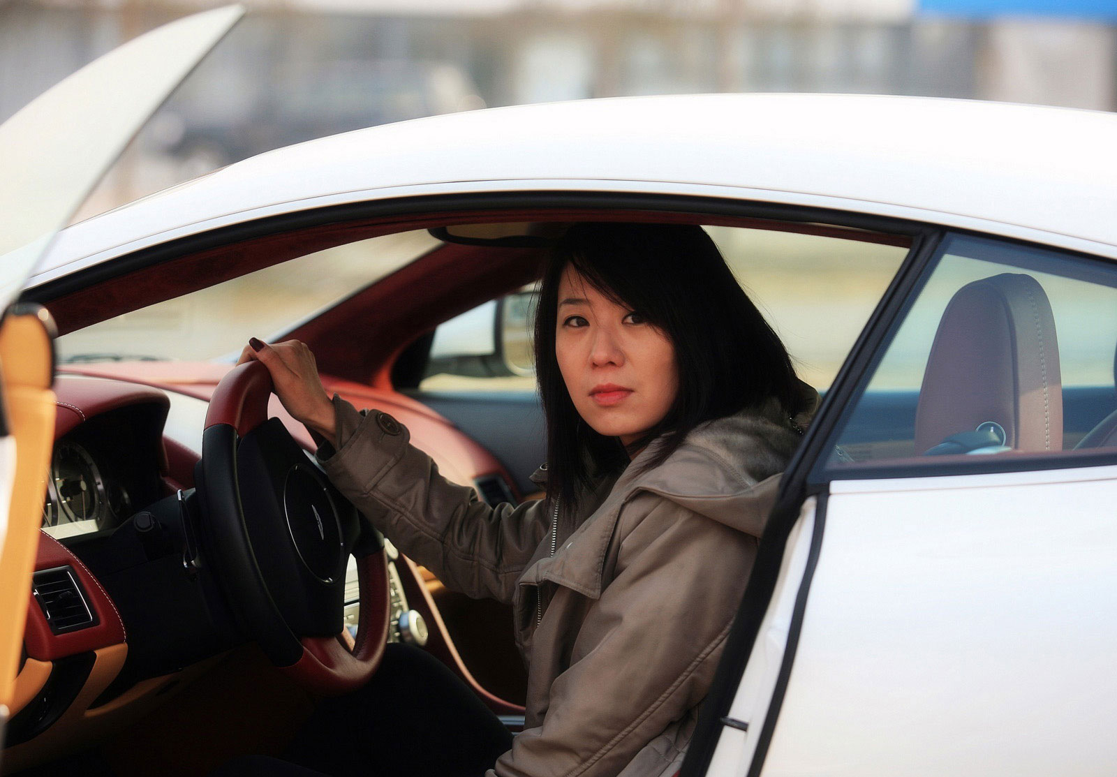 什么样的女人开阿斯顿马丁 朴实无华的诱惑
