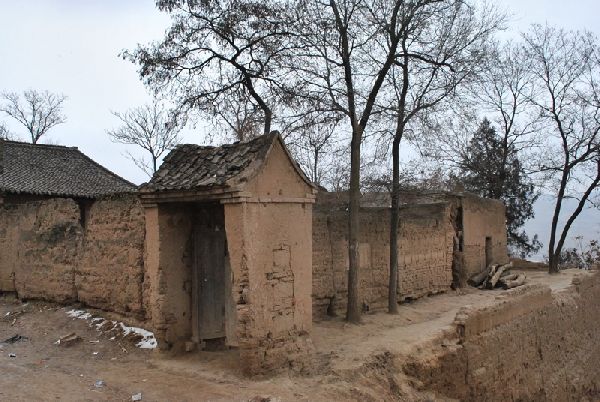 实拍中国最贫穷农村房 渣土搭建令人心痛