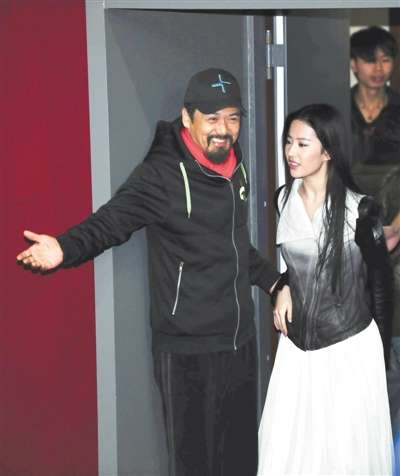 周润发和刘亦菲(图片来源:资料图)