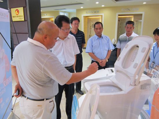 佛山市纪委书记张子兴莅临益高卫浴调研参观