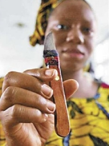 揭秘印尼惨无人道割礼手术13