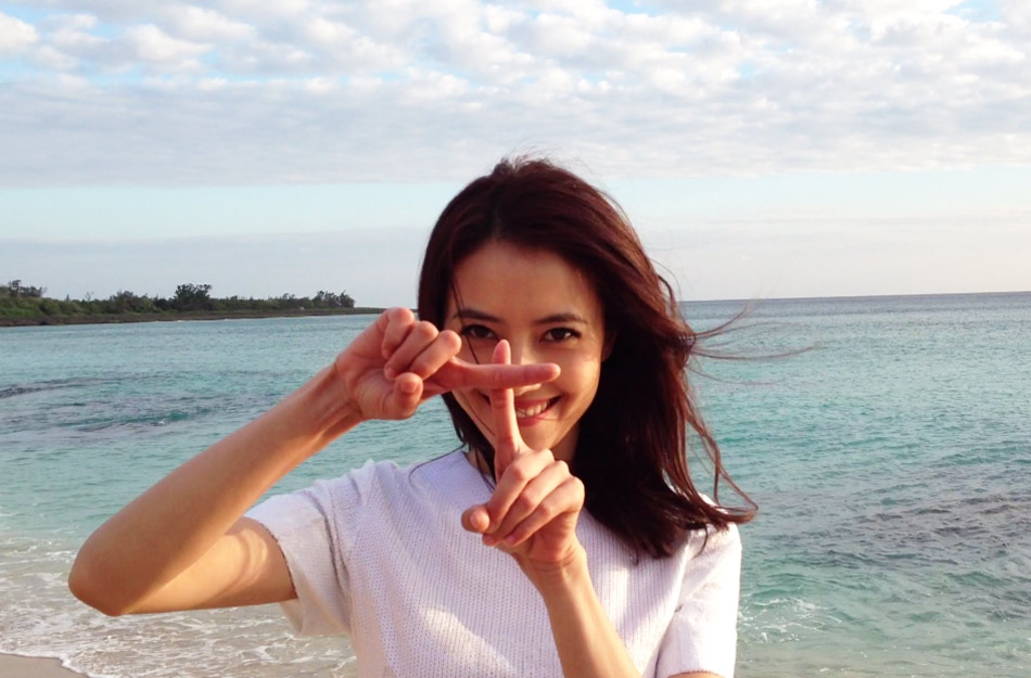 高圆圆自拍文艺范儿短片 贺官网十周年[高清大图]