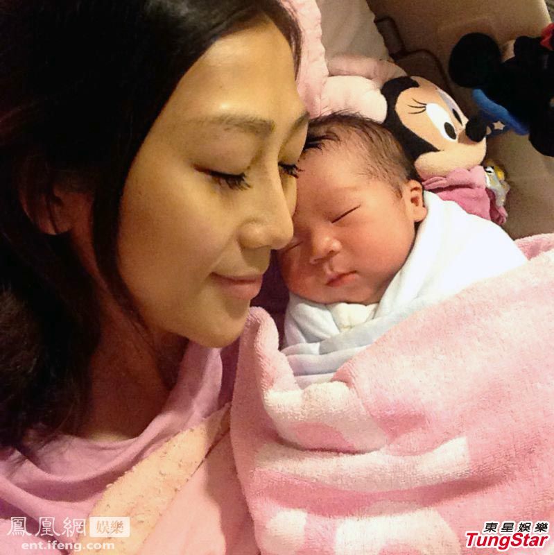 陈浩民喜得爱子一家四口其乐融融高清大图