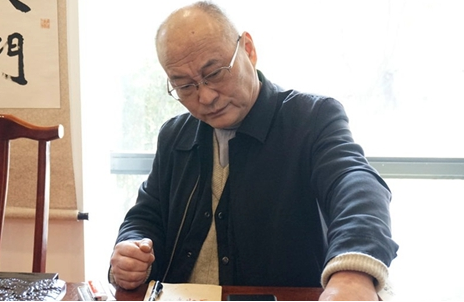 媒体评"五毒书记":惩戒不足易翻案