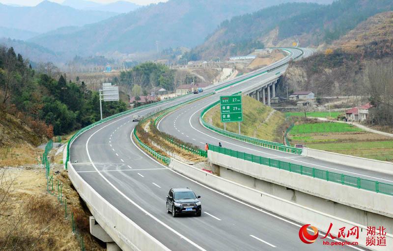 湖北麻竹高速公路保康黄堡段工程收尾月底建成通车