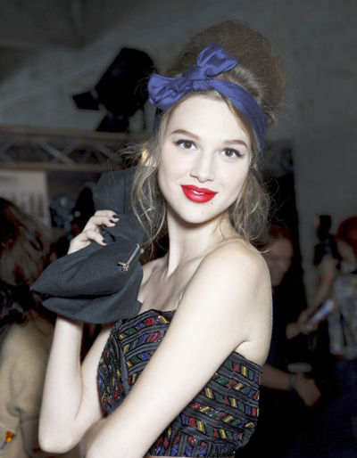 alexismabillet台女子铆钉工妆容重新走红