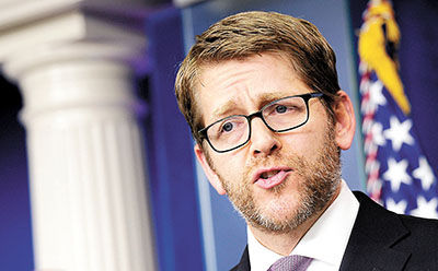 资料图:白宫发言人卡尼以前的造型,给人清爽的感觉.