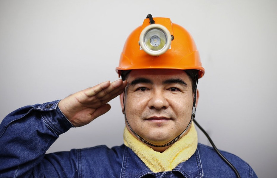 陈光标穿矿工服拍写真 要为550万煤矿工人代言(图)