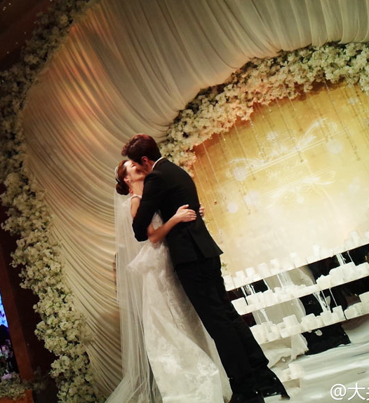 直击箫剑高梓淇与韩星蔡琳大婚新人激吻照曝光