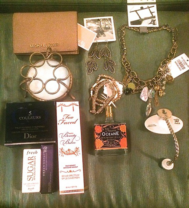 富二代偷盗名店网晒战利品惹争议