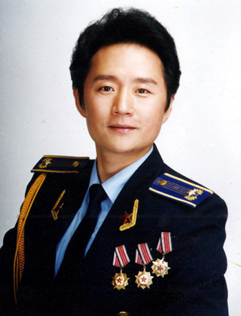 歌手陈小涛空政文工团升职 与韩红同任副团长